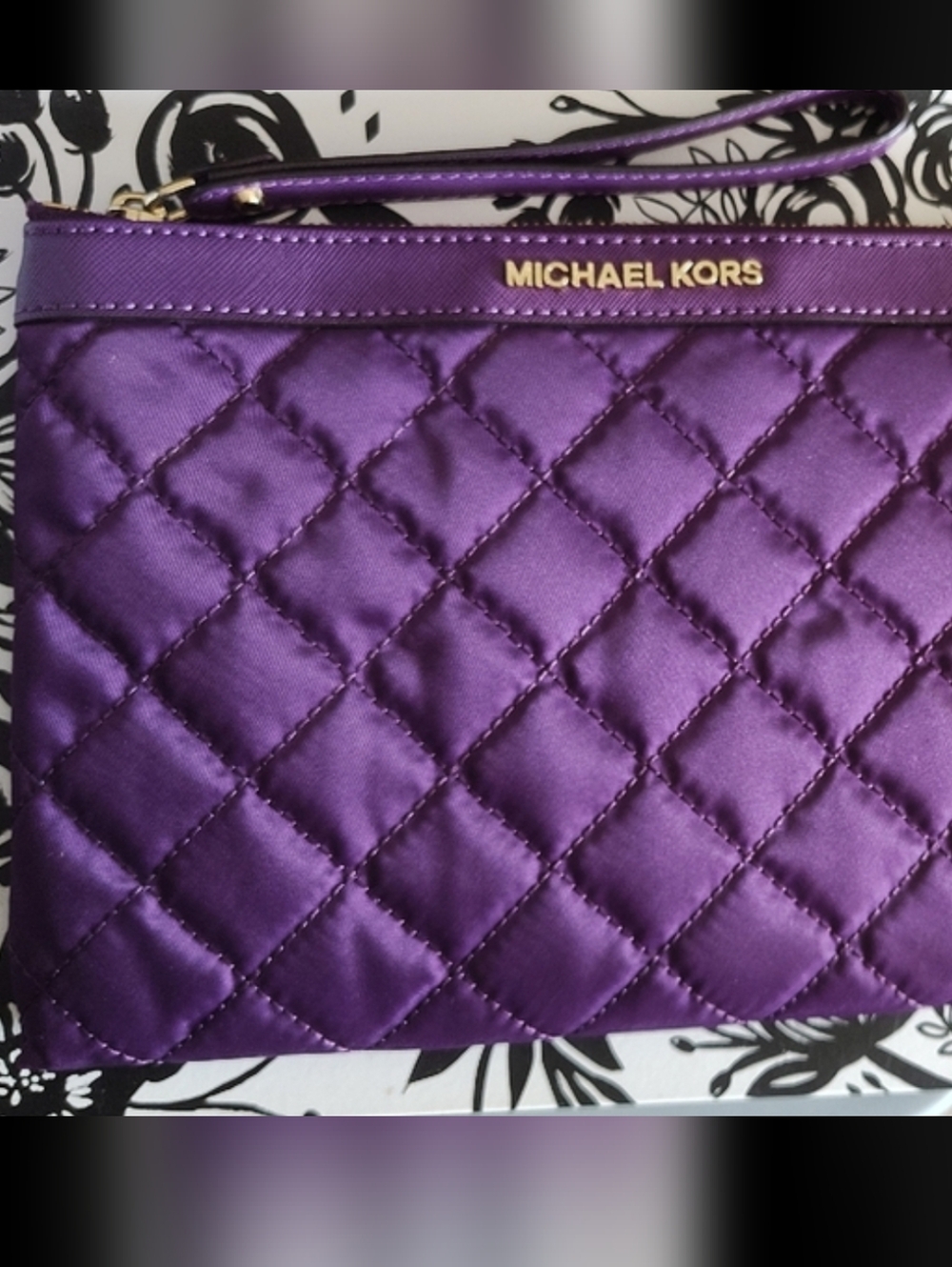 🆕Michael Kors Quilted Satin Purple Wristlet Clutch with Gold Logo